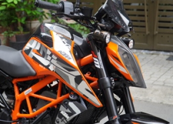 KTM Duke390 nhiều đồ chơi lướt